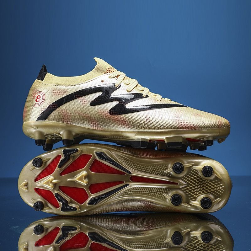 Scarpe da Calcio Classiche di  - Men'S Shoes Vs Women'S Size recensione e prezzo